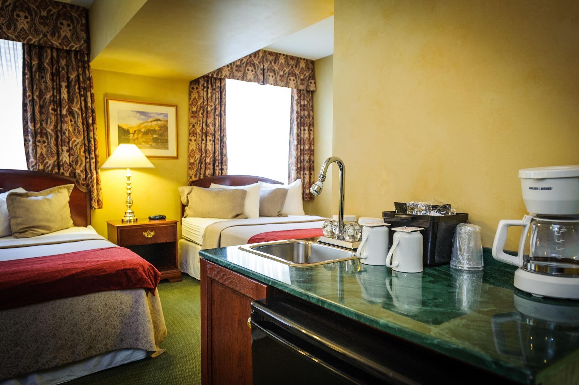 Peterborough Inn & Suites Hotel Экстерьер фото