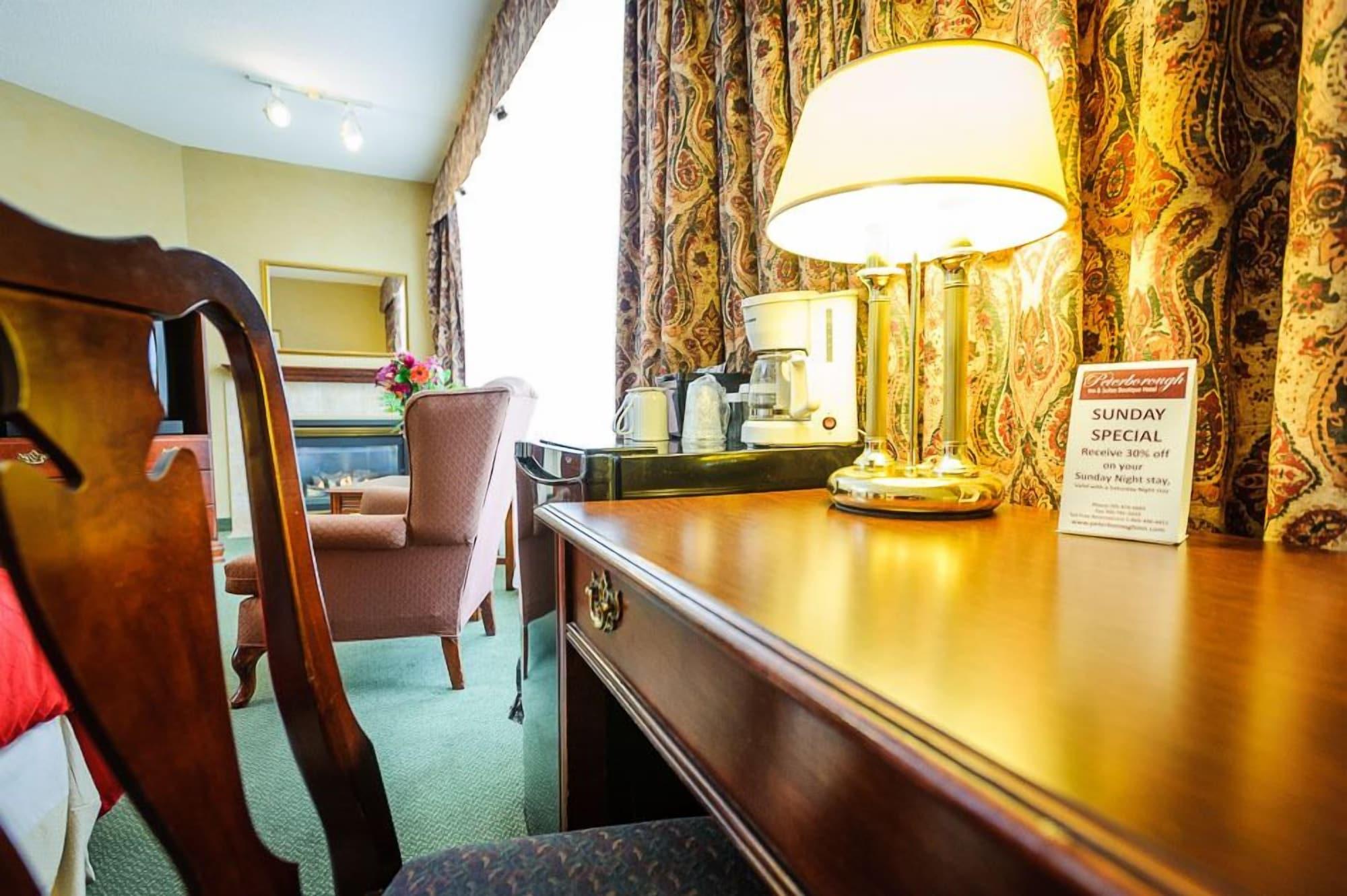 Peterborough Inn & Suites Hotel Экстерьер фото