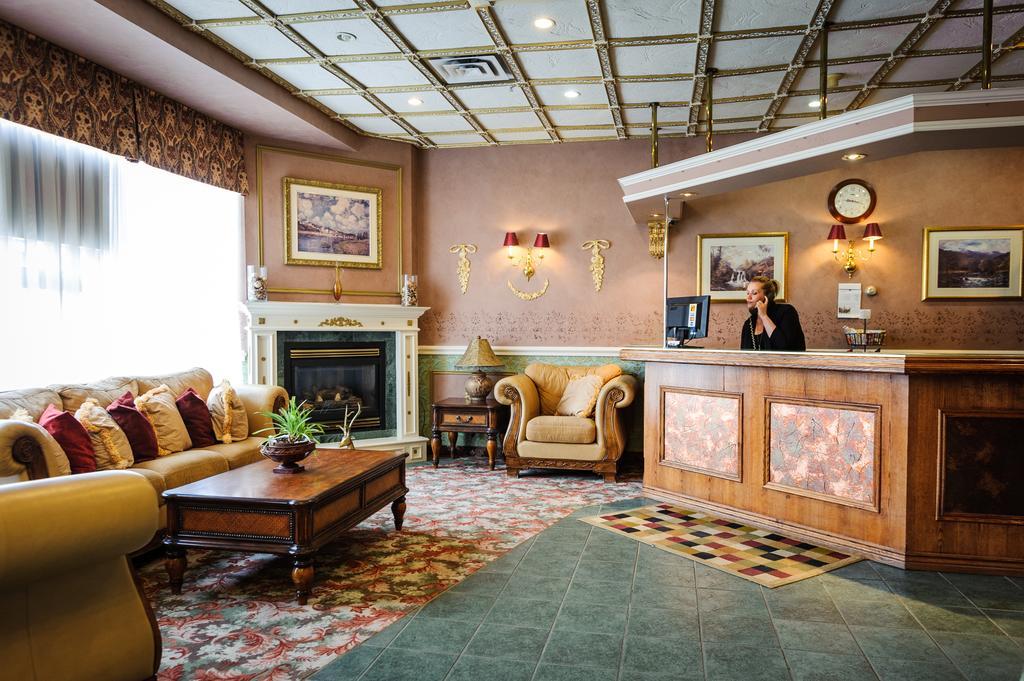 Peterborough Inn & Suites Hotel Экстерьер фото