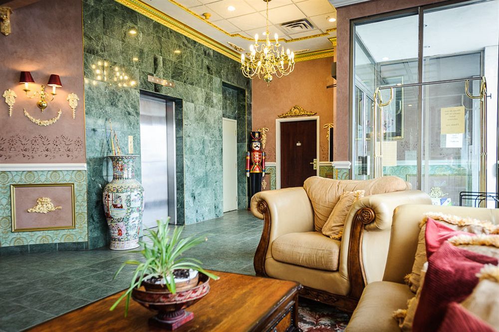 Peterborough Inn & Suites Hotel Экстерьер фото